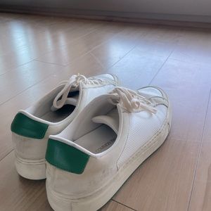 WOMAN by COMMON PROJECTS
Sneakers